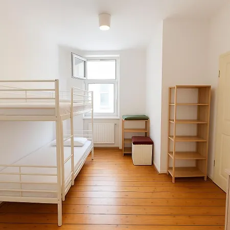 Bett Im Durchgangszimmer Hostel *